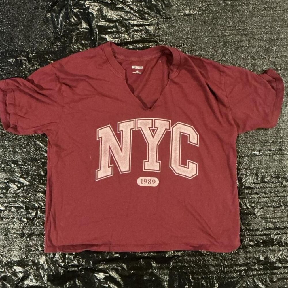Hollister-co Women's Burgundy and Red T-shirt